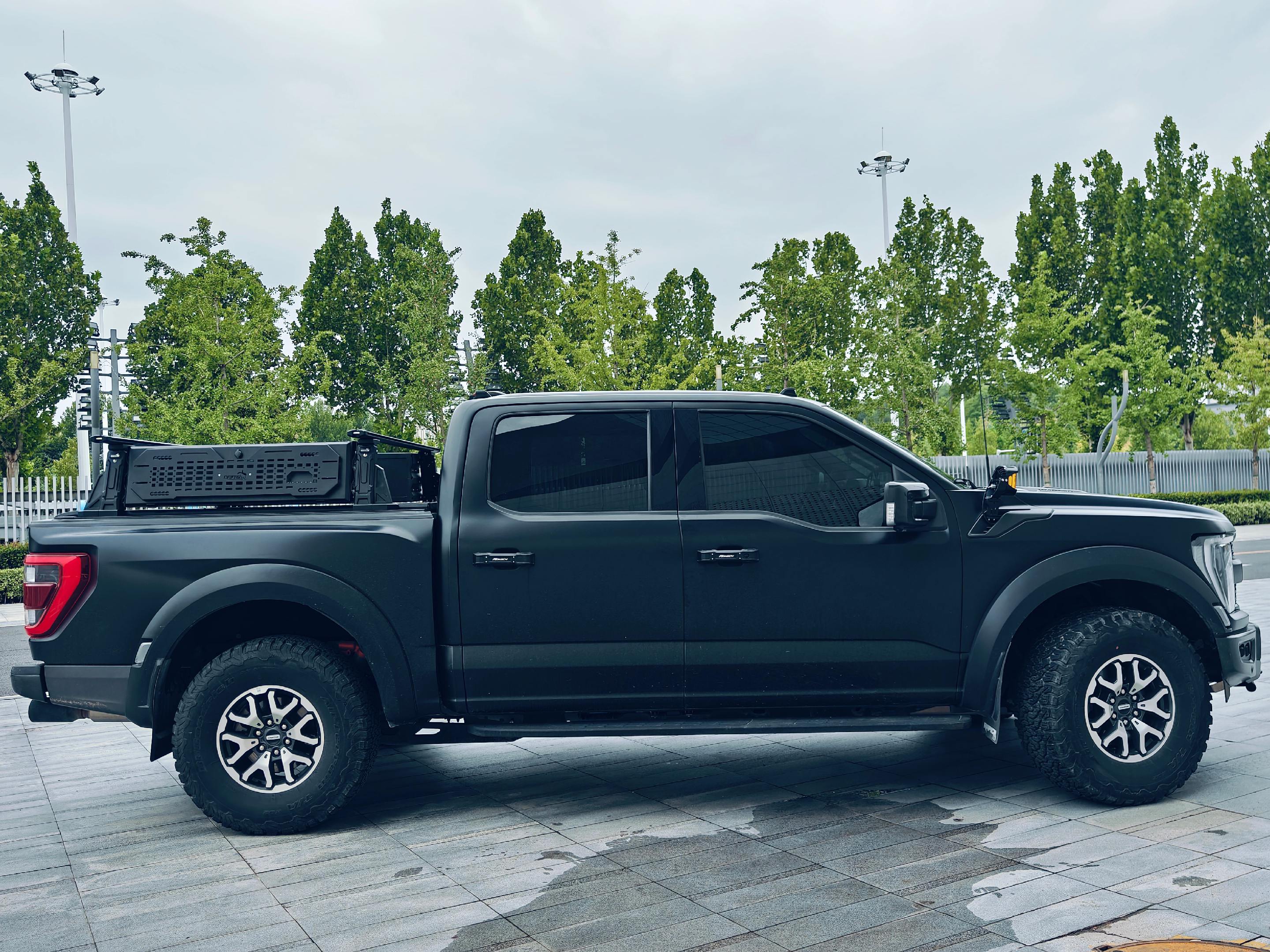 Heavy-Duty Multifunctional Gantry