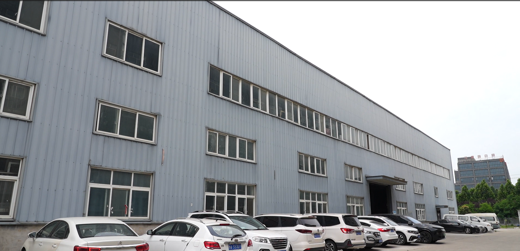 What Makes a Reliable OEM Truck Cap Manufacturer?